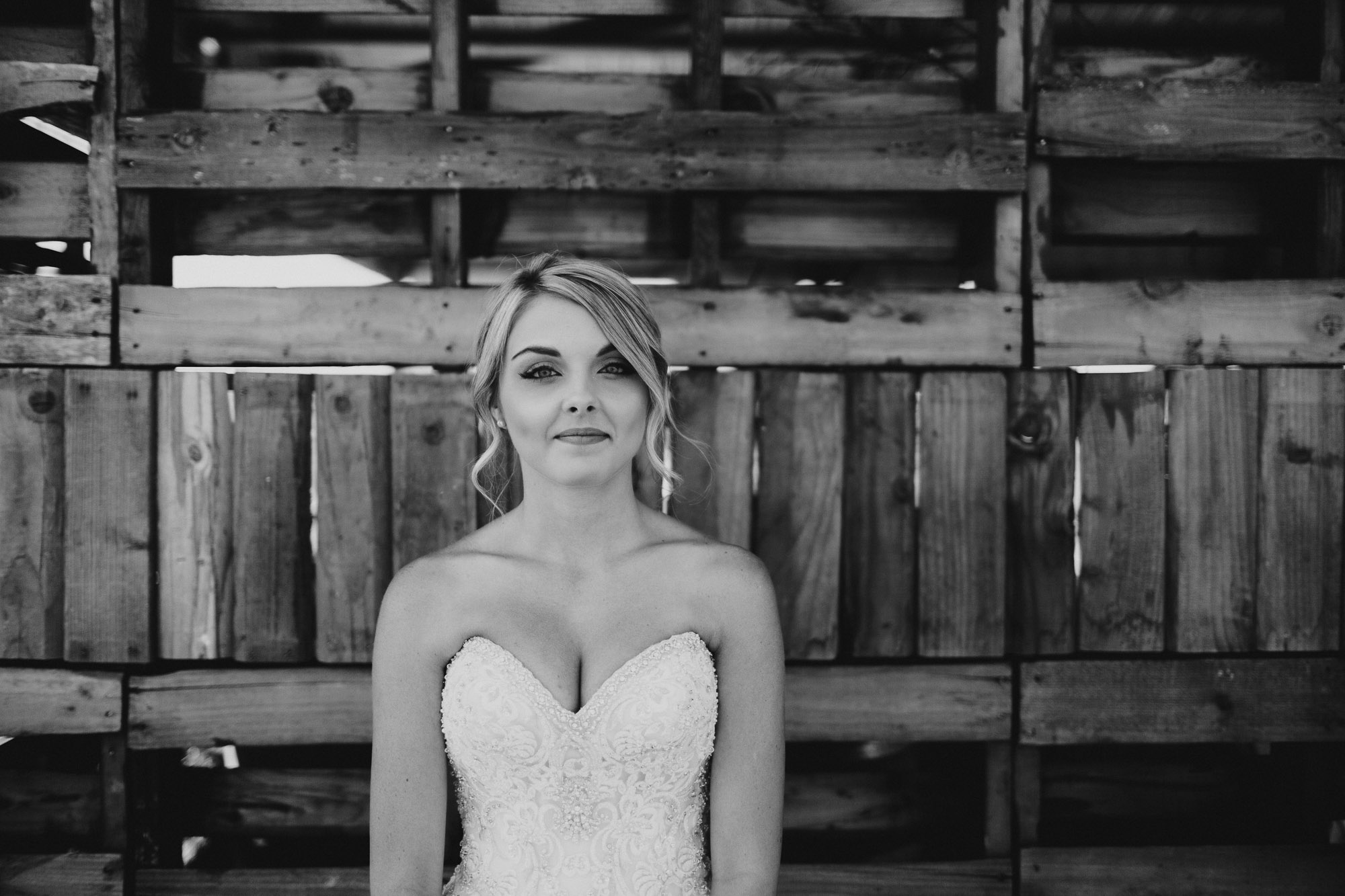 dee-bar-ranch-bend-wedding-photographers-020