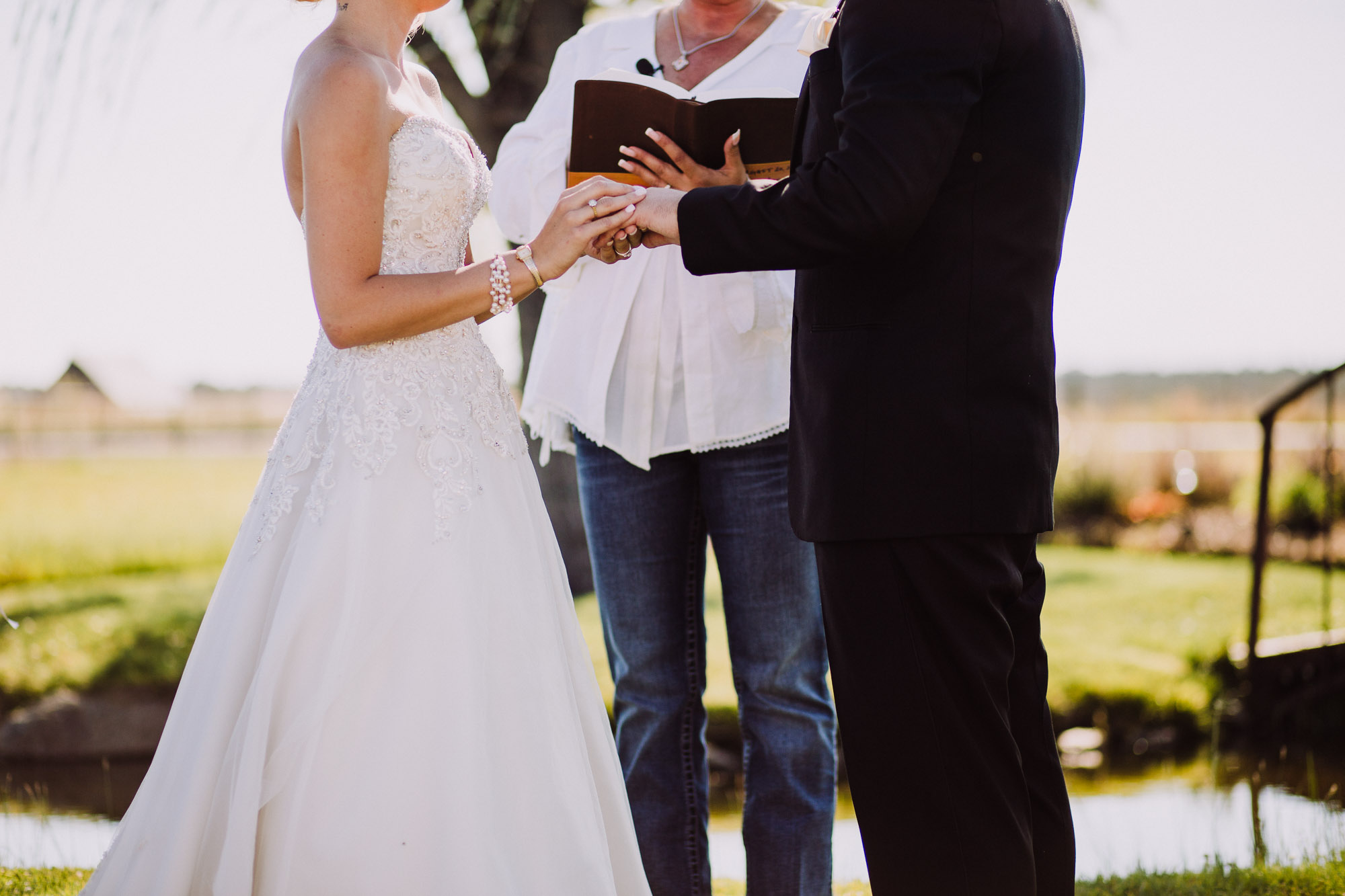 dee-bar-ranch-bend-wedding-photographers-035