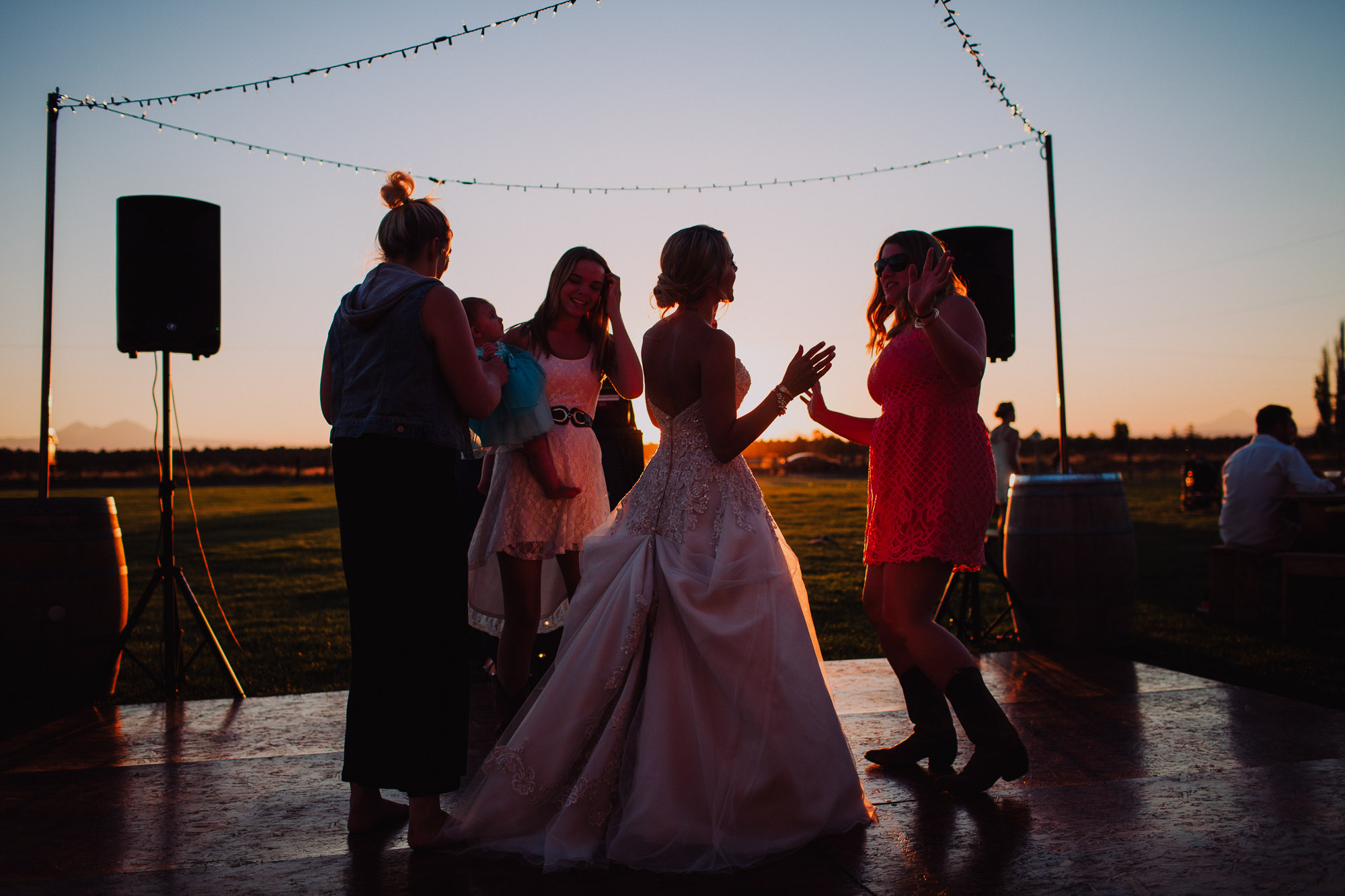 dee-bar-ranch-bend-wedding-photographers-060