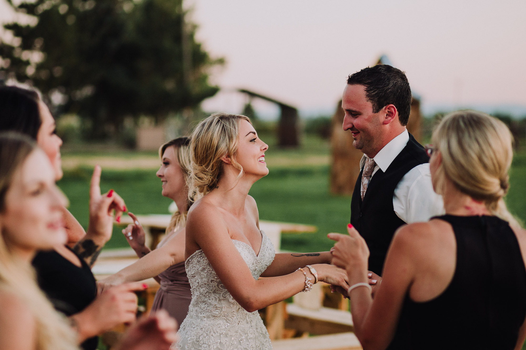 dee-bar-ranch-bend-wedding-photographers-064