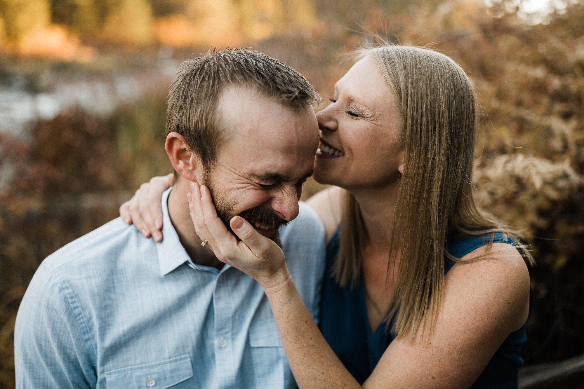 A couple laughs on the Deschutes River Trail in Bend, Oregon