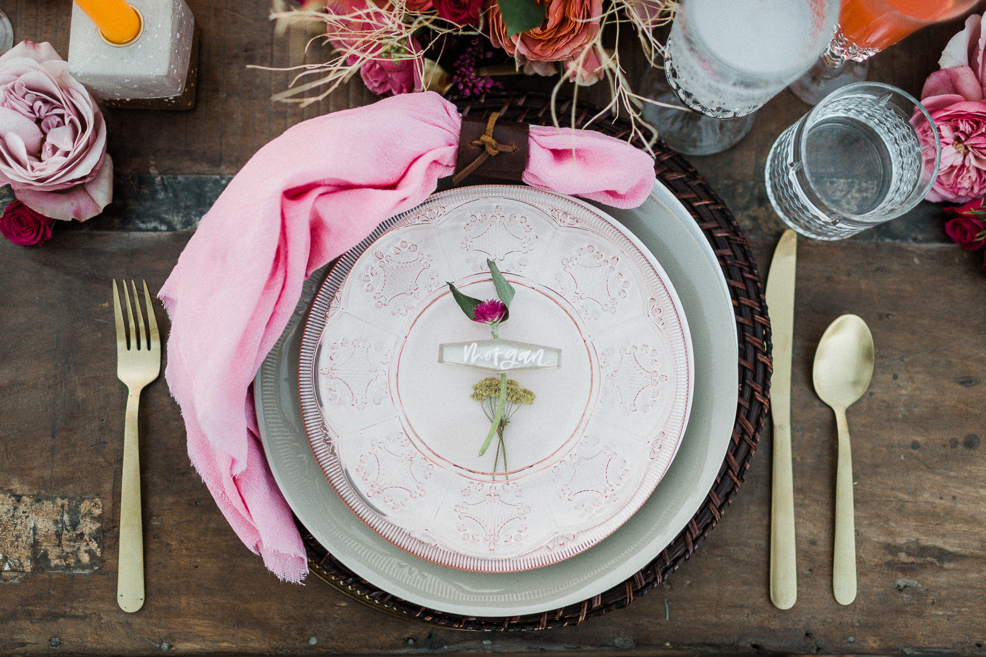 pink-and-gold-wedding-table-setting