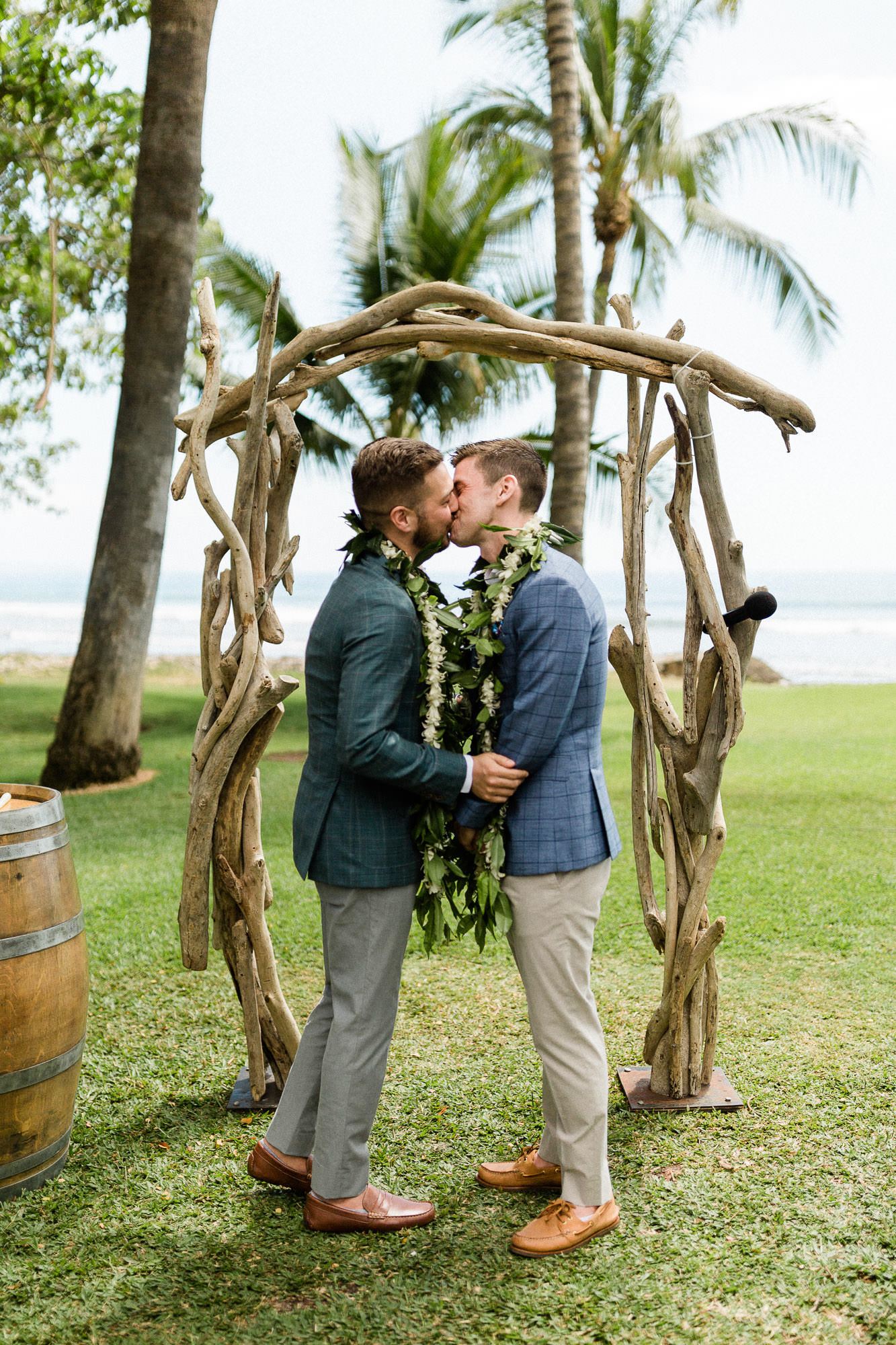 grooms-kiss-gay-wedding-maui 