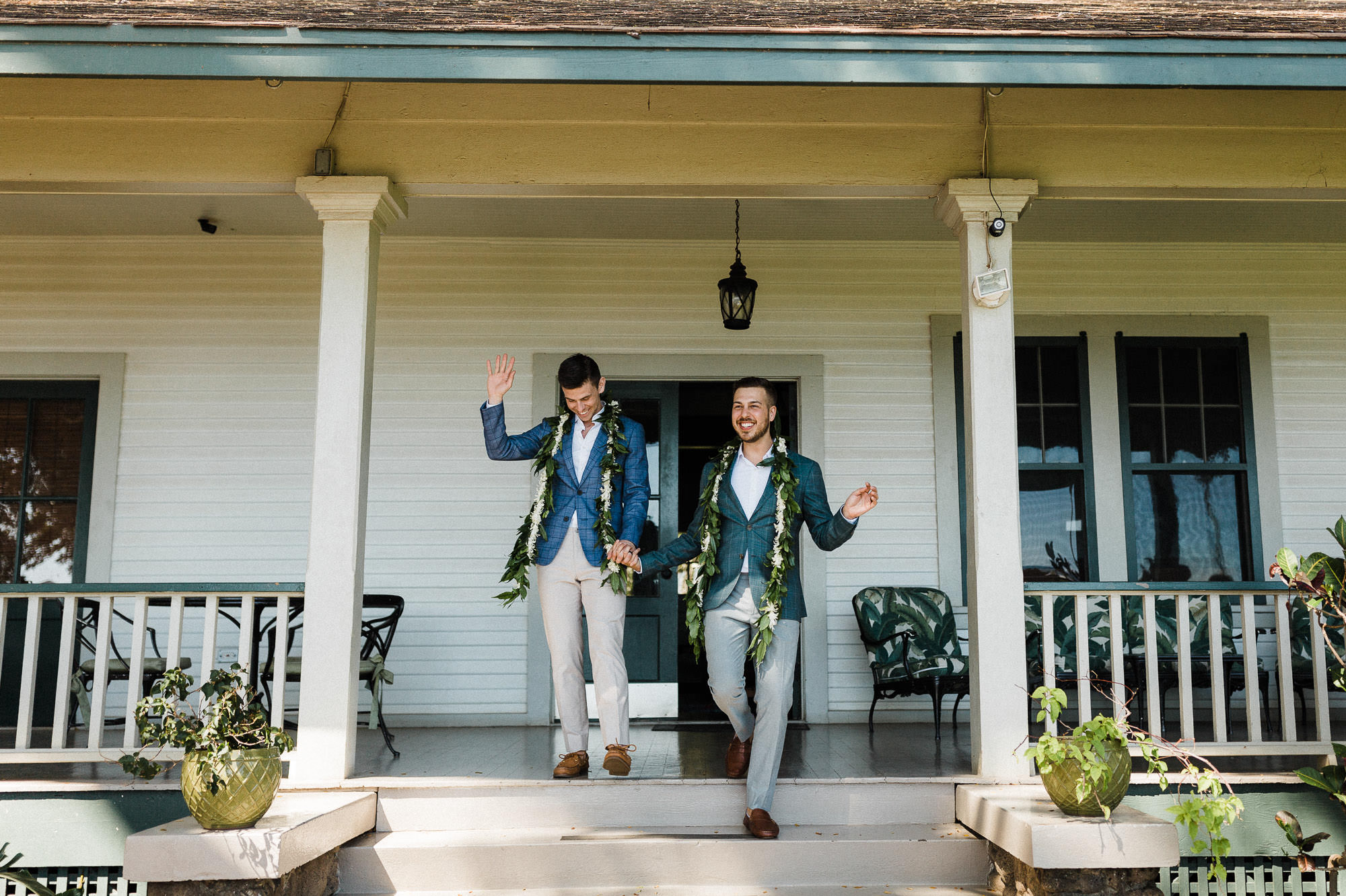 grooms-announced-olowalu-wedding 