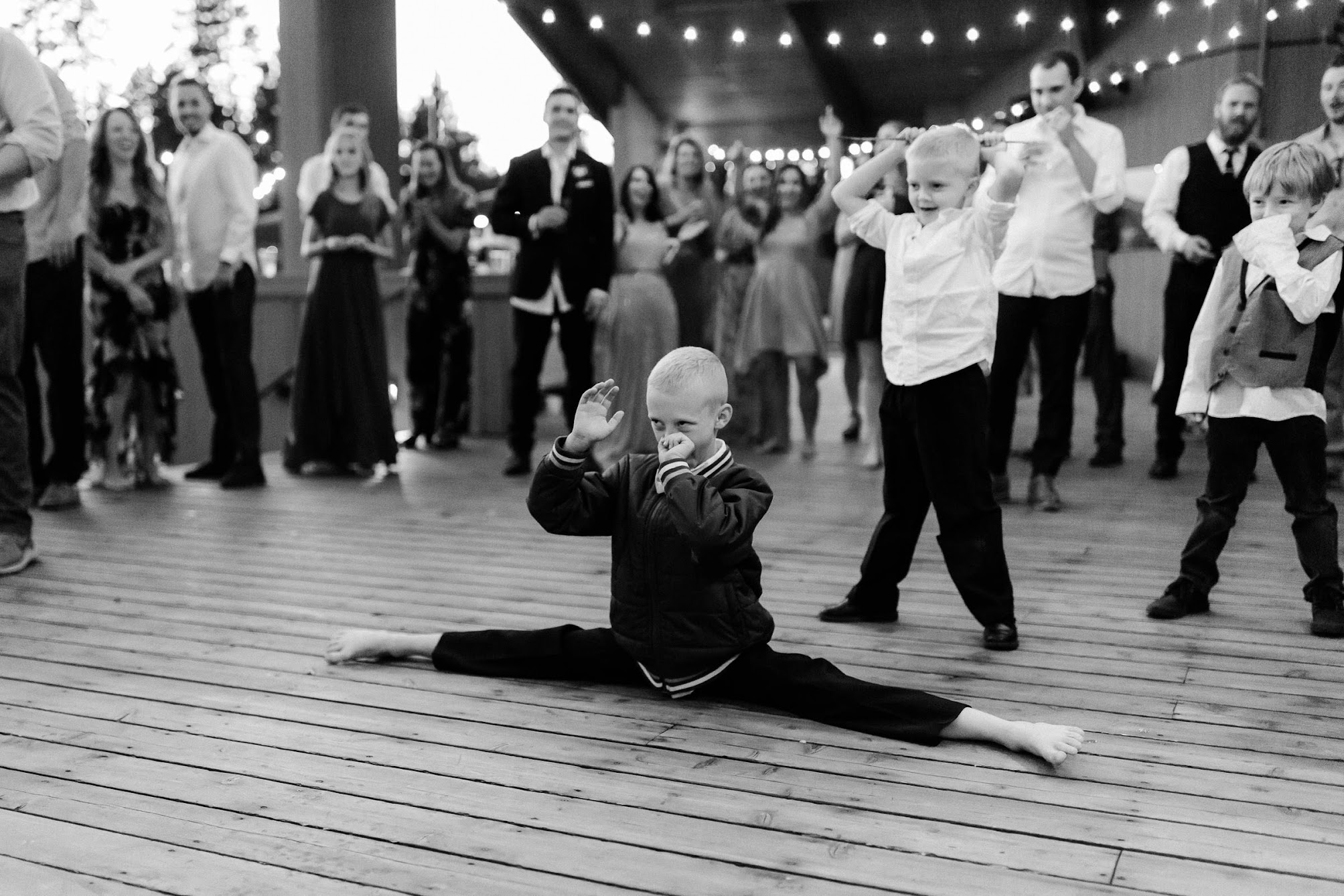 a kid doing a spilt 
